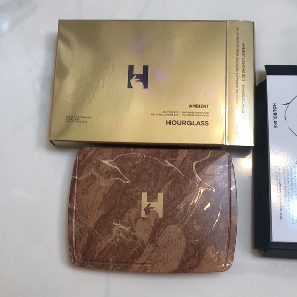 Hourglass Ambient Lighting Edit Universe Unlocked 5 Pan Face Palette 9.6g NIB - Picture 6 of 16